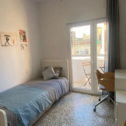 Rent this 4 bed apartment on Calle de Santiago García in 46100 Burjassot, Spain