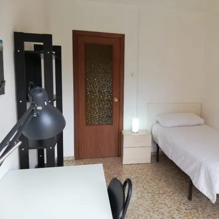 Rent this 1 bed room on Carrer del Marí Blas de Lezo in 28, 46011 Valencia
