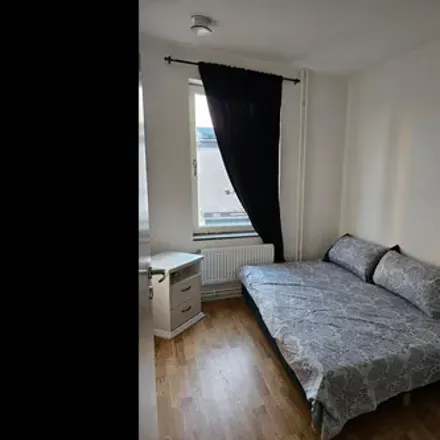 Rent this 1 bed room on Lågskärsvägen 3 in 121 55 Johanneshov, Sweden