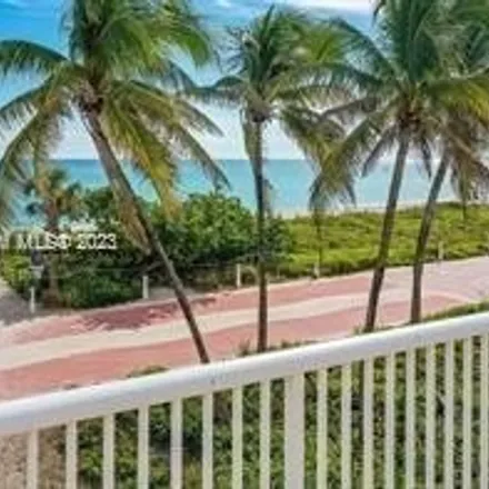 Image 2 - The Carriage House, 5401 Collins Avenue, Miami Beach, FL 33140, USA - Condo for sale