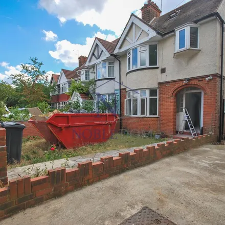 Rent this 4 bed duplex on Southland Way in Central Avenue, London