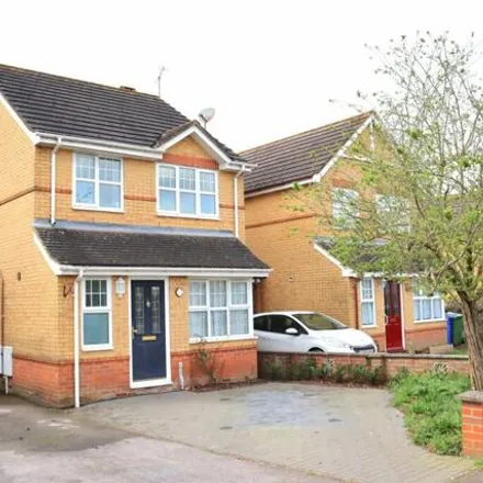 Buy this 3 bed house on Tavistock Gardens in Farnborough, GU14 8DB