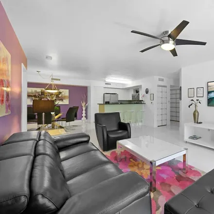 Rent this 3 bed apartment on Aventura