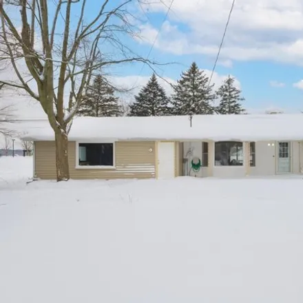 Image 1 - 34200 Edgewater Drive, Paw Paw Township, MI 49079, USA - House for sale