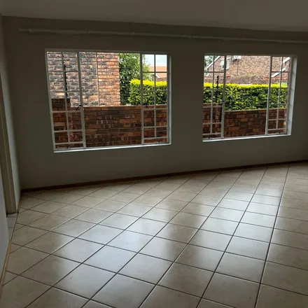 Image 4 - Checkers Hyper, Constantia Drive, Floracliffe, Roodepoort, 1709, South Africa - Apartment for rent