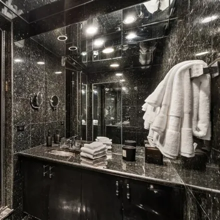 Image 7 - 5 East 67th Street, New York, NY 10065, USA - Apartment for sale