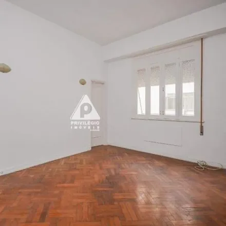 Buy this studio apartment on Pão de Açúcar in Rua Senador Vergueiro, Flamengo
