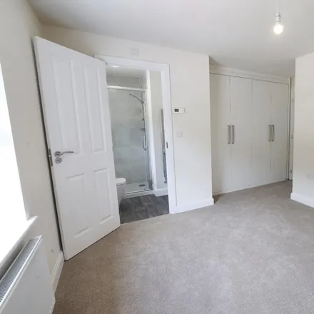 Image 9 - Willow Walk, Barnsley, S35 0ES, United Kingdom - House for rent