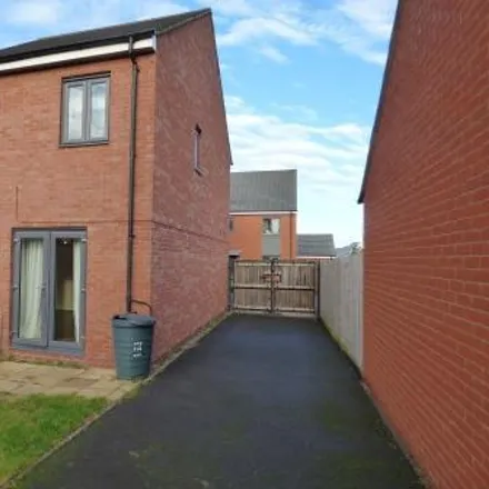 Image 2 - Symon Fold, Dawley, TF3 5GA, United Kingdom - Duplex for rent