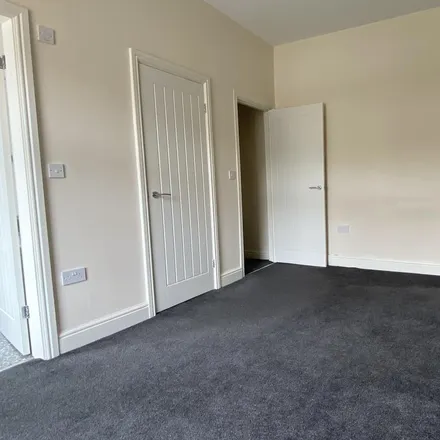 Image 7 - New Hey Road Charles Avenue, New Hey Road, Salendine Nook, HD3 4GE, United Kingdom - Townhouse for rent