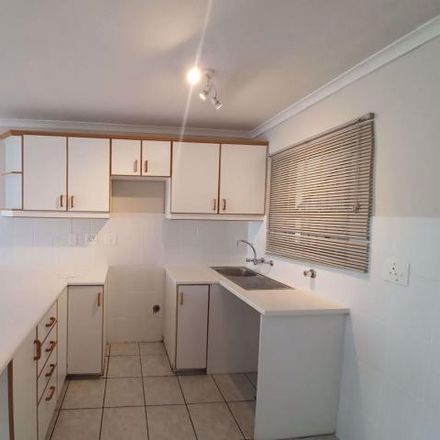 Rent this 2 bed apartment on Carbrook Avenue in Claremont, Cape Town
