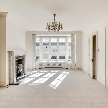 Rent this 4 bed apartment on 17 Park Village West in London, NW1 4AE