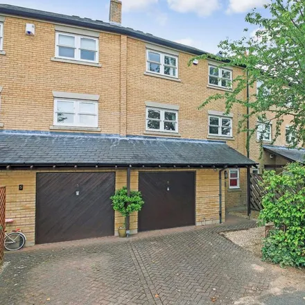 Rent this 3 bed townhouse on 1-17 The Crescent in Cambridge, CB3 0AZ