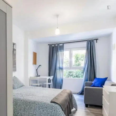 Rent this 5 bed room on Carrer del Poeta Monmeneu in 10, 46009 Valencia