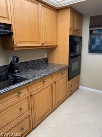 Image 3 - Sunset Vista Condominiums, 1901 Clifford Street, Fort Myers, FL 33901, USA - Condo for sale