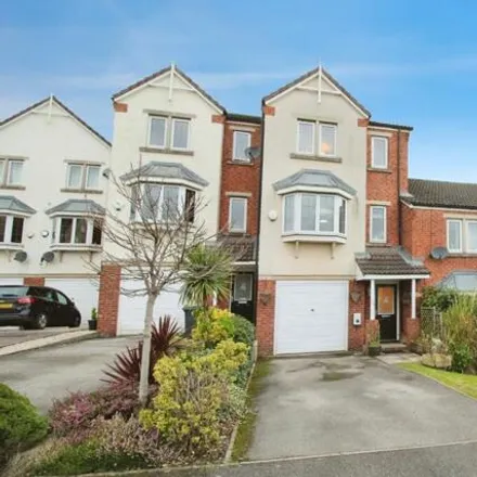 Buy this 3 bed townhouse on Fielding Way in Churwell, LS27 9AB