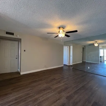 Image 2 - East Vegas Valley Drive, Winchester, NV 89104, USA - Apartment for rent