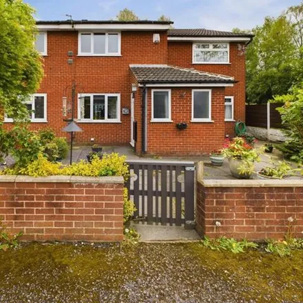 Rent this 2 bed room on St Peter's Way in Fairfield, Warrington