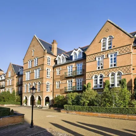 Image 1 - Holloway Drive, Virginia Water, GU25 4ST, United Kingdom - Apartment for rent