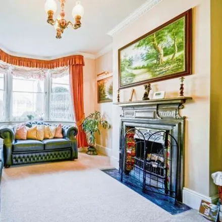 Image 3 - How's Road, London, UB8 2AR, United Kingdom - Townhouse for sale