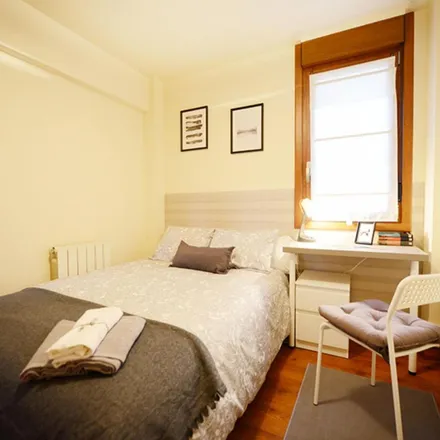 Rent this 3 bed apartment on Larrakoetxe kalea / Calle Larrakoetxe in 8, 48004 Bilbao