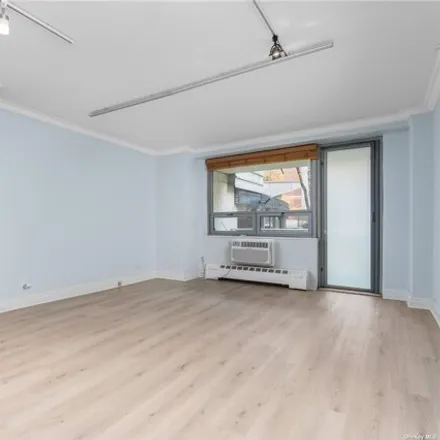 Image 6 - 61-15 97th Street, New York, NY 11374, USA - Apartment for sale
