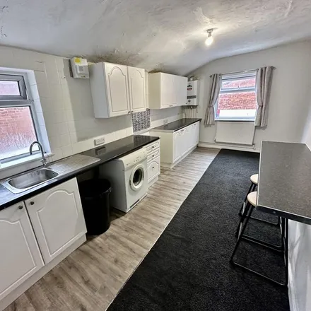 Rent this 2 bed apartment on Alexandra Road in Hull, HU5 2NS