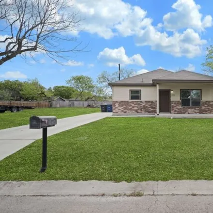Rent this 3 bed house on 1578 Lahn Road in Rhine Terrace, New Braunfels