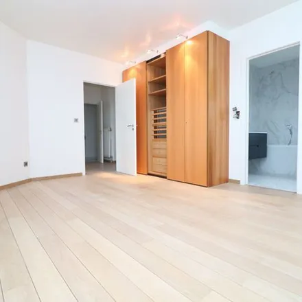 Rent this 3 bed apartment on Rue du Lac - Meerstraat 37 in 1050 Brussels, Belgium