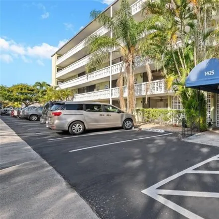 Buy this 1 bed condo on 1363 North 14th Way in Hollywood, FL 33020