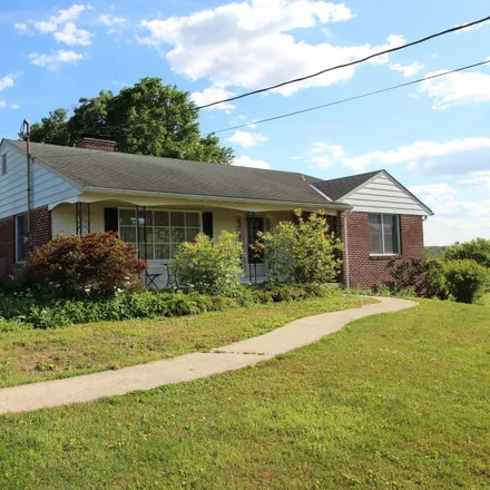 Rent this 3 bed house on 6098 Street Road in Union, Lancaster County