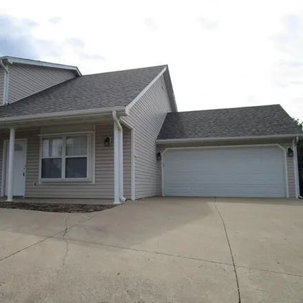 Rent this 3 bed house on 1717 Juniper Drive in Columbia, MO 65201