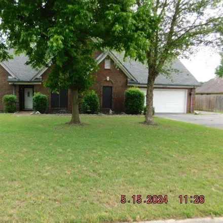 Buy this 3 bed house on 5318 Plum Tree Drive in Southaven, MS 38671