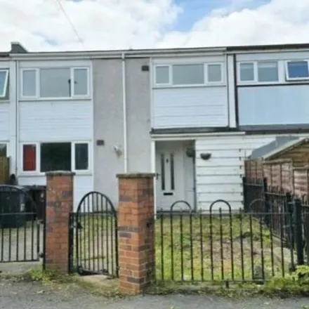 Rent this 3 bed townhouse on Goathland Drive in Sheffield, S13 7TR