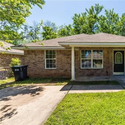 Buy this 3 bed house on 952 Linn Street in Waco, TX 76704