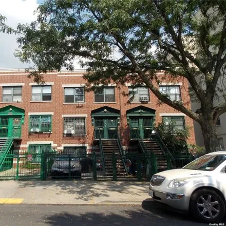 Buy this 6 bed house on 945 East 181st Street in New York, NY 10460