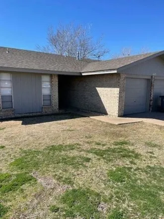 Buy this 3 bed house on 4627 Southeast Aberdeen Avenue in Lawton, OK 73501