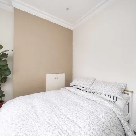 Rent this 1 bed apartment on 186-188 Uxbridge Road in London, W12 7JS