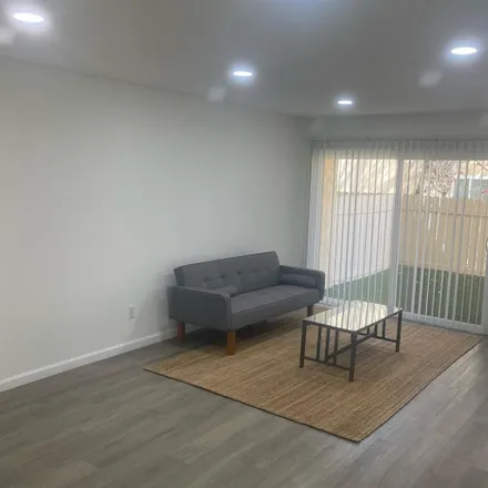 Image 2 - 7997 Canby Avenue, Los Angeles, CA 91335, USA - Room for rent