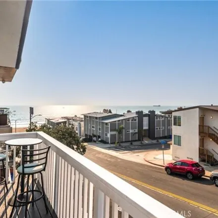 Image 1 - 208 Marine Avenue, Manhattan Beach, CA 90266, USA - House for rent