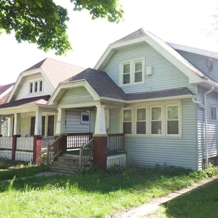Buy this 4 bed house on 3336 North 17th Street in Milwaukee, WI 53206