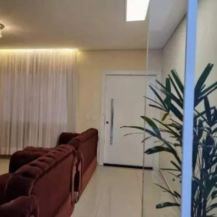 Rent this 4 bed house on GessoLar in Rua das Tulipas 279, Centro