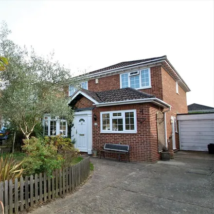 Rent this 4 bed house on unnamed road in Finchampstead, RG40 4UB