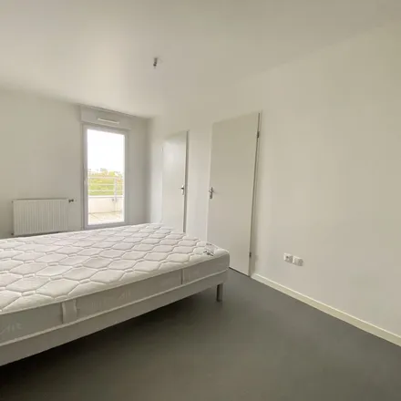 Rent this 4 bed apartment on 31 Rue de Sévigné in 51430 Tinqueux, France