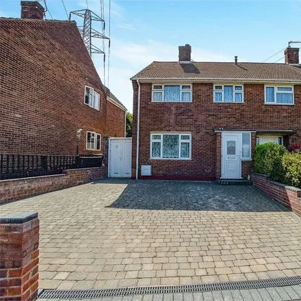 Rent this 3 bed house on Morgan Drive in Worcester Park Estate, United Kingdom