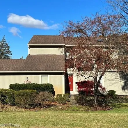 Buy this 4 bed house on 1731 Spruce Court in Commerce Charter Township, MI 48390