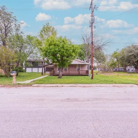 Rent this 3 bed apartment on 651 South Laurel Avenue in Luling, TX 78648