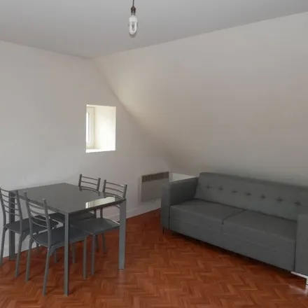 Rent this 2 bed apartment on 25 Rue Gallieni in 72200 La Flèche, France