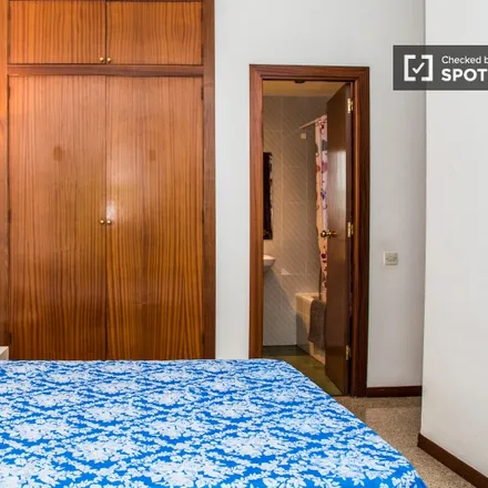 Image 2 - Carrer de Verdi, 115, 08012 Barcelona, Spain - Room for rent