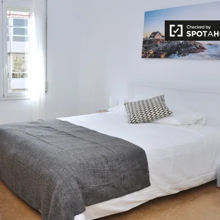 Rent this 8 bed room on Avinguda Diagonal in 584, 08021 Barcelona